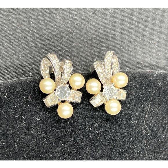 Vintage 1" Bow-Like Pennino Pink Pearl and Diamante Clip-On Earrings - Picture 2 of 3